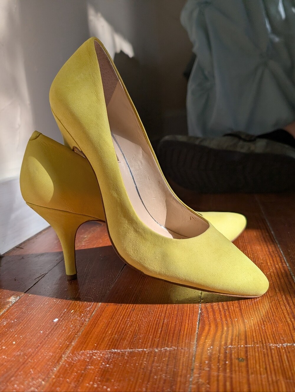 INC International Concepts Bright Yellow Suede Pointed Toe Pumps Size 9M